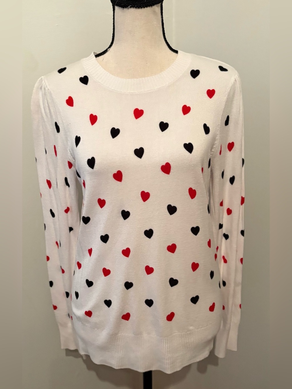 Marled White Heart Print Top with Red & Black Hearts Women’s Size Small EUC